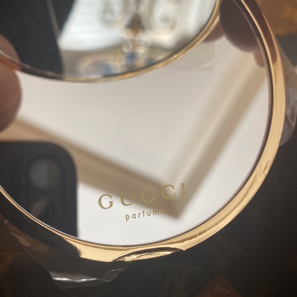 Authentic Gucci make up mirror, great travel mirror, great to keep with you $135 - Picture 6 of 7